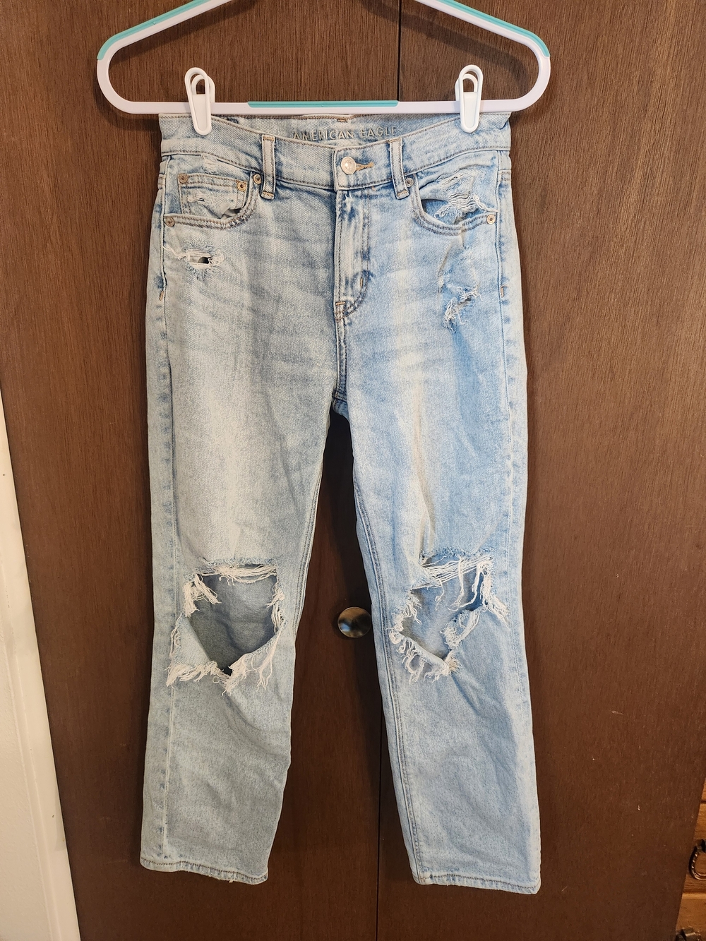 Light Wash Distressed American Eagle Jeans